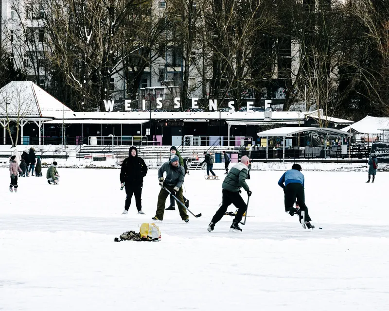 An image from the Weißensee collection