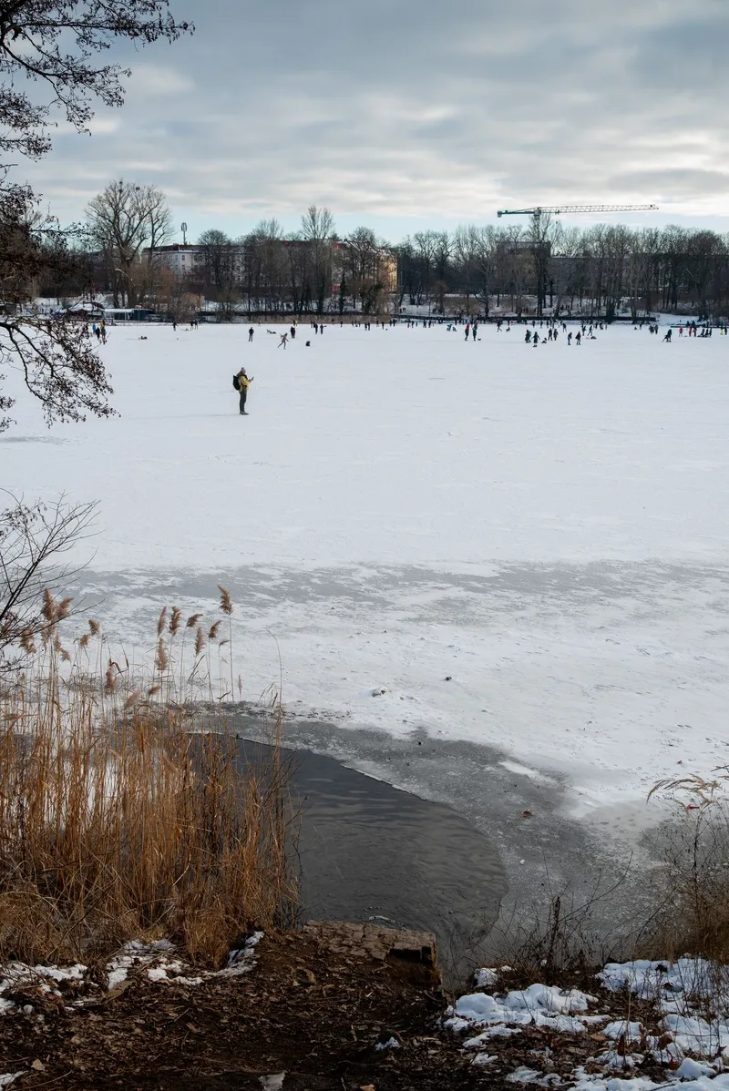 An image from the Weißensee collection