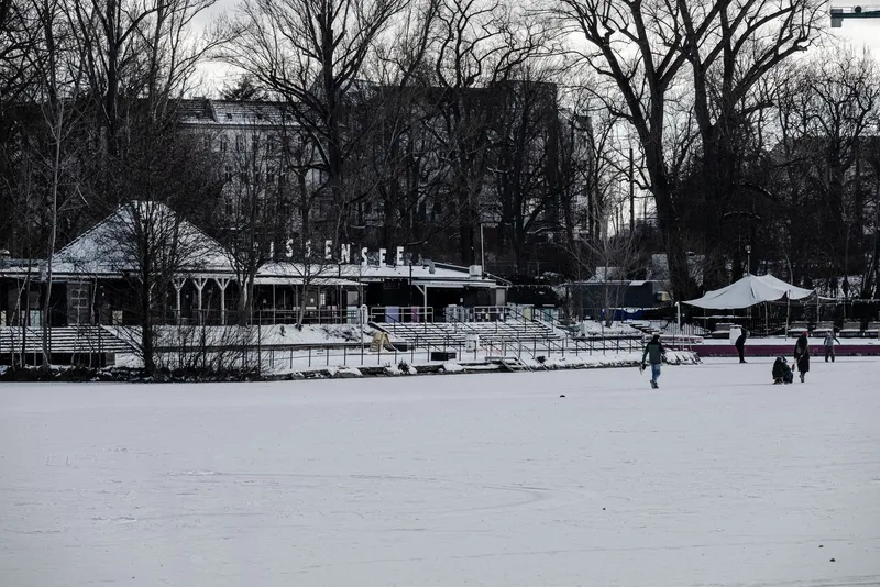 An image from the Weißensee collection