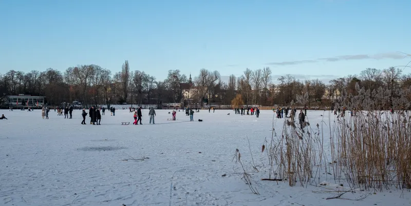 An image from the Weißensee collection