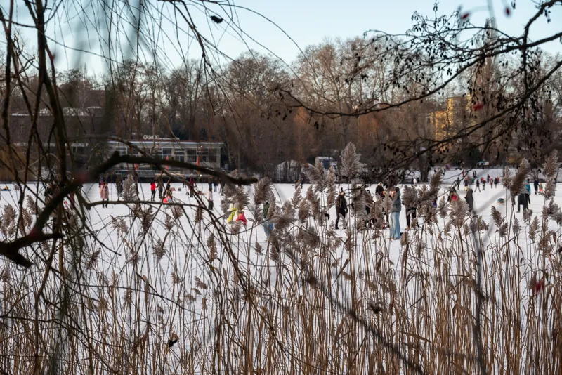 An image from the Weißensee collection